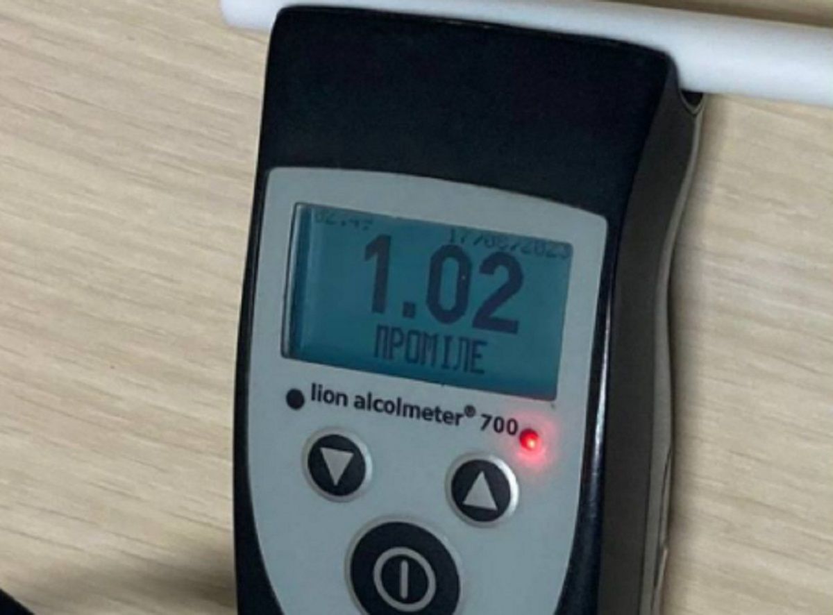 У Рівному п'яний водій покинув авто і пішки втікав від патрульних