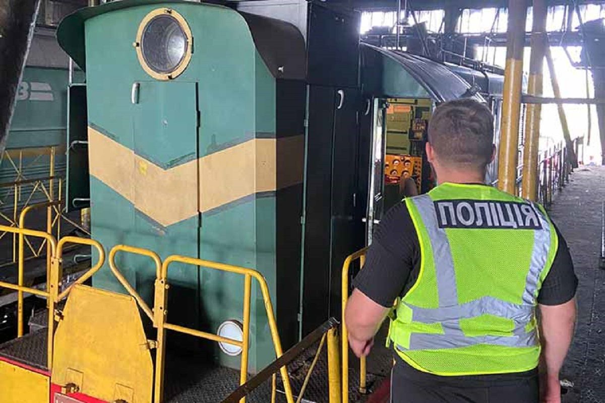 На Тернопільщині троє працівників локомотивного депо крали дизпаливо з тепловозів