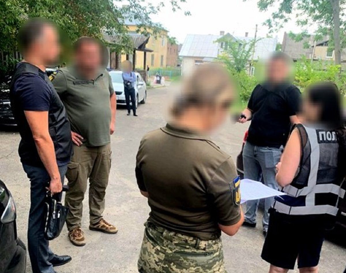 Львівську офіцерку військкомату затримали на хабарі 1000 доларів