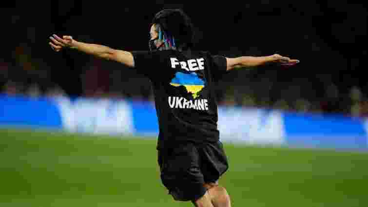 Під час фіналу жіночого ЧС на поле вибіг фанат у футболці на підтримку України