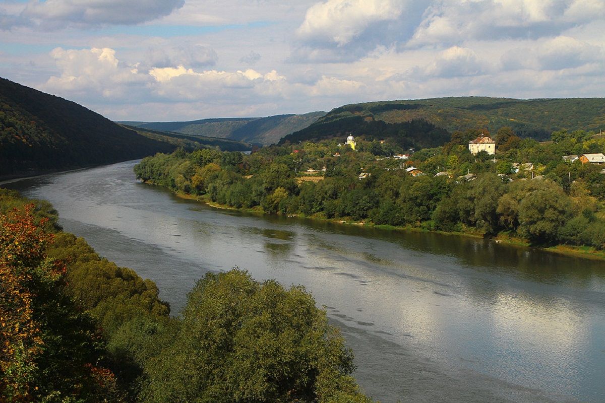 69-річний мешканець Хмельниччини заблукав, плаваючи Дністром на човні