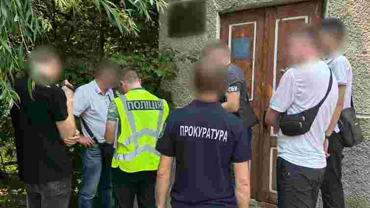 В Чернівцях затримали спеціаліста з фітосанітарної безпеки за хабар 