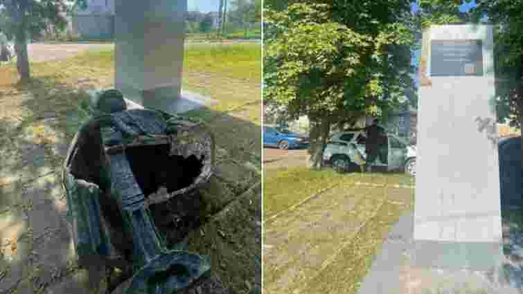 У Дрогобичі невідомі повалили пам’ятник героєві СРСР

