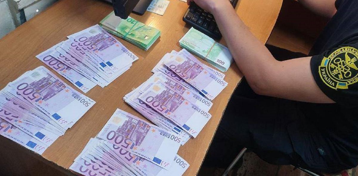 Через «Устилуг» дві родички намагались незаконно провезти 70 тис. євро  у багажі