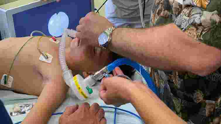 Лікарі львівського «Охматдиту» прооперували хлопчика, у якого рот відкривався лише на 0,5 см