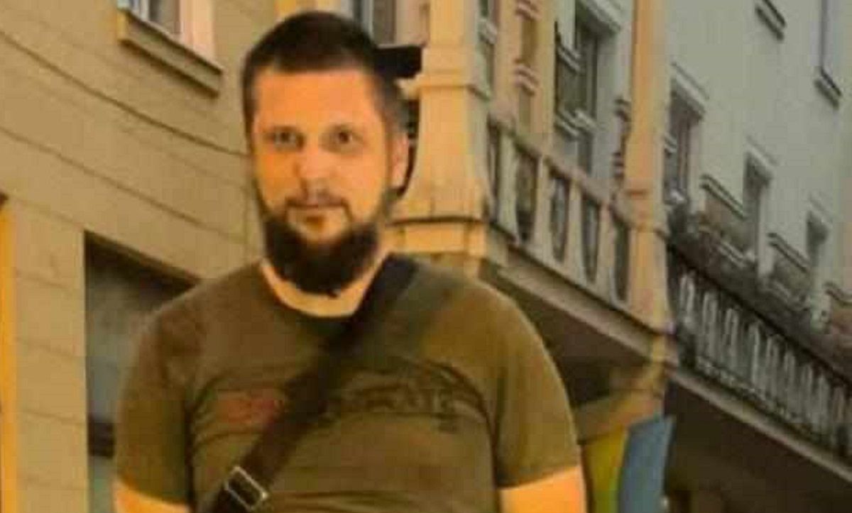 Агресивний чоловік зупиняв автомобілі у центрі Львова та трощив їх