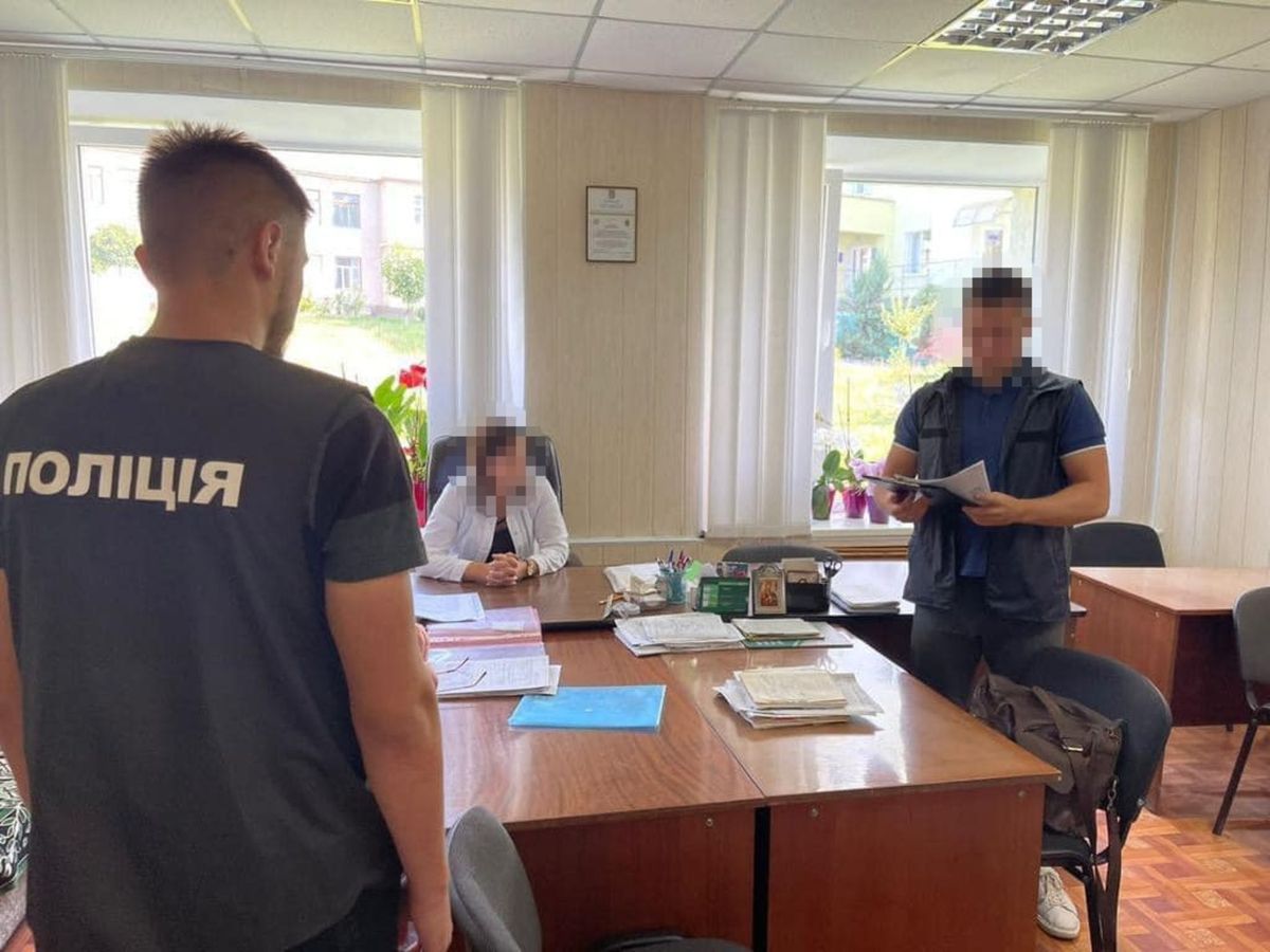 Поліція проводить понад 200 обшуків у обласних військкоматах та медзакладах