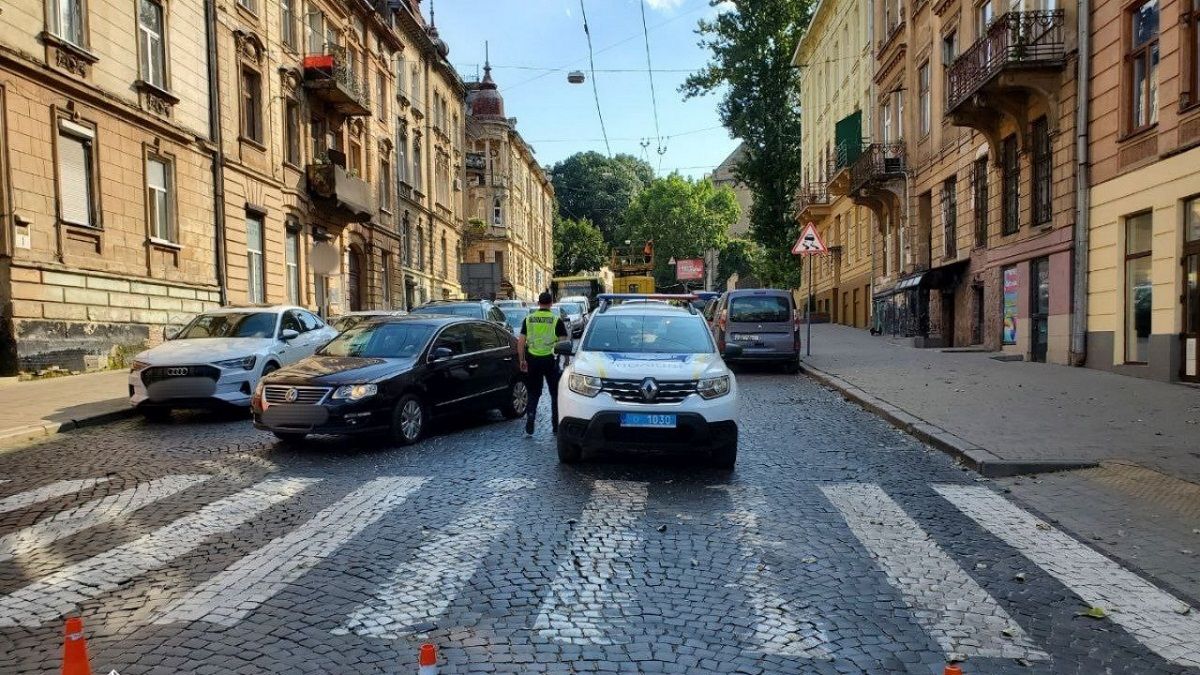 Евакуатор обірвав тролейбусну лінію на вул. Стрийській у Львові