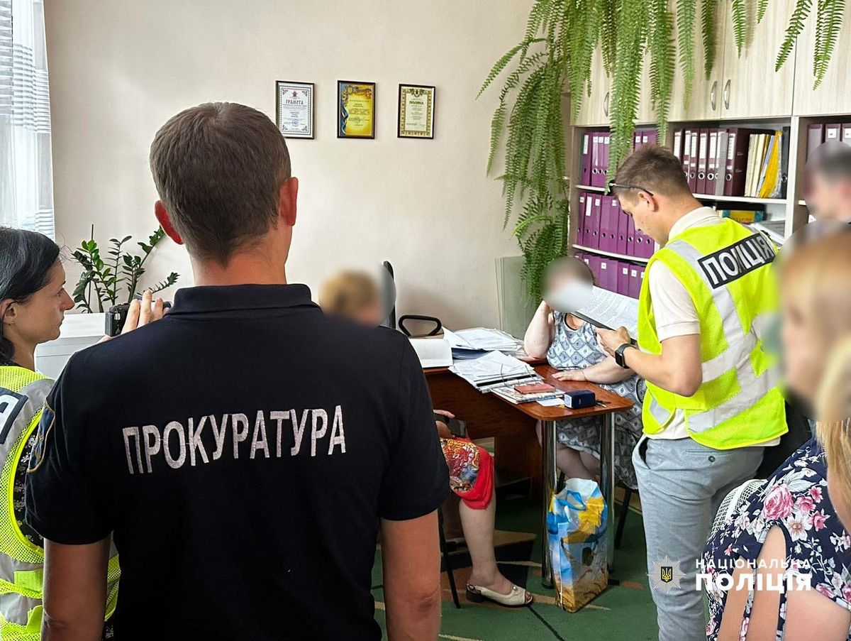 У Чернівцях директорку дитсадка затримали на хабарі