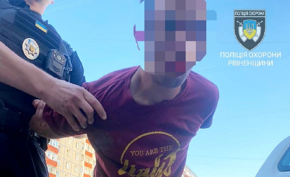 У Рівному 33-річний хуліган головою пошкодив лобове скло автомобіля поліції