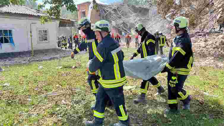 Росіяни дроном зруйнували школу на Сумщині, загинули вчителі