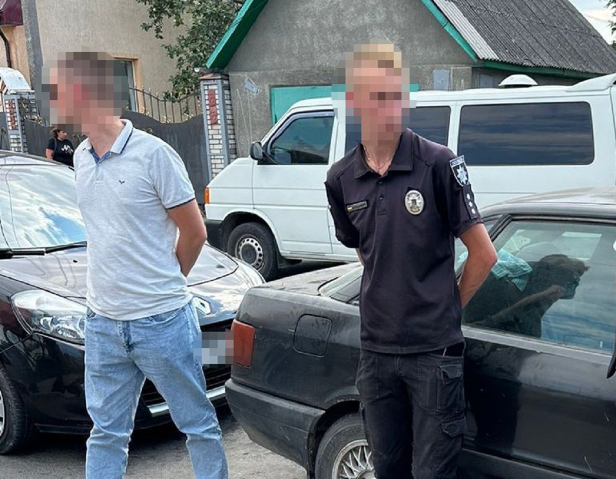 Поліцейського з Хмельниччини затримали на хабарі від призовника