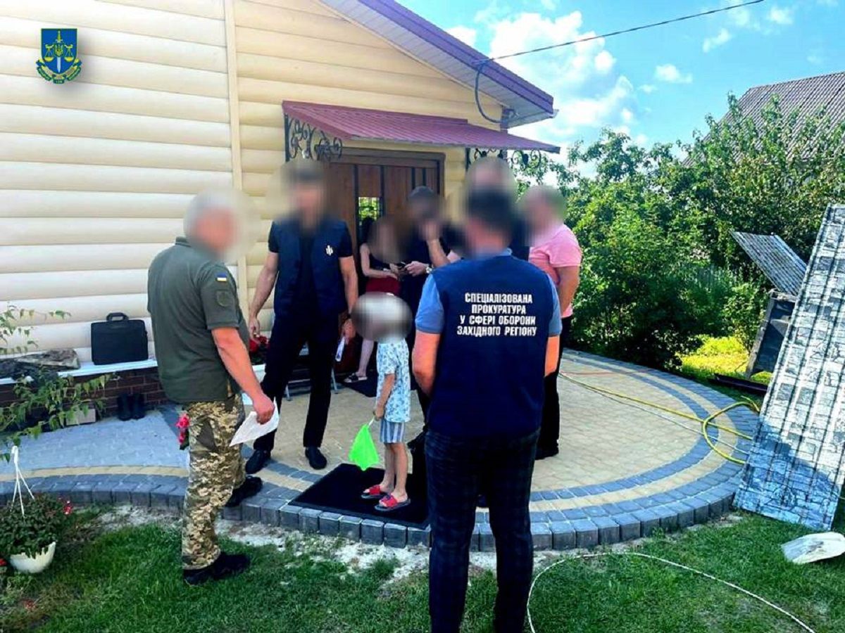 На Львівщині підполковник змушував солдатів будувати йому будинок