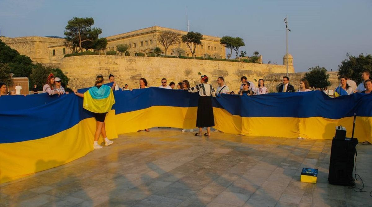 Українці за кордоном влаштували святкові флешмоби з нагоди Дня Незалежності