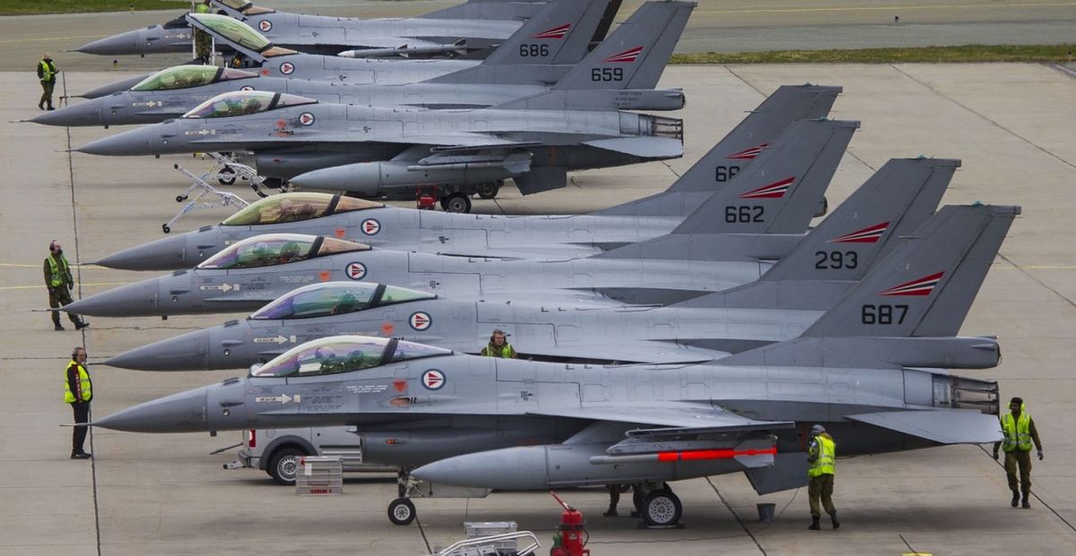 Норвегія вирішила передати Україні винищувачі F-16
