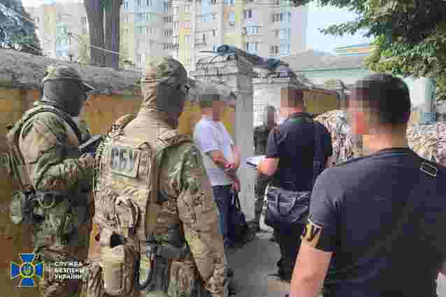 Щонайменше 10 посадовців та лікарів ВЛК у Вінниці брали хабарі від ухилянтів