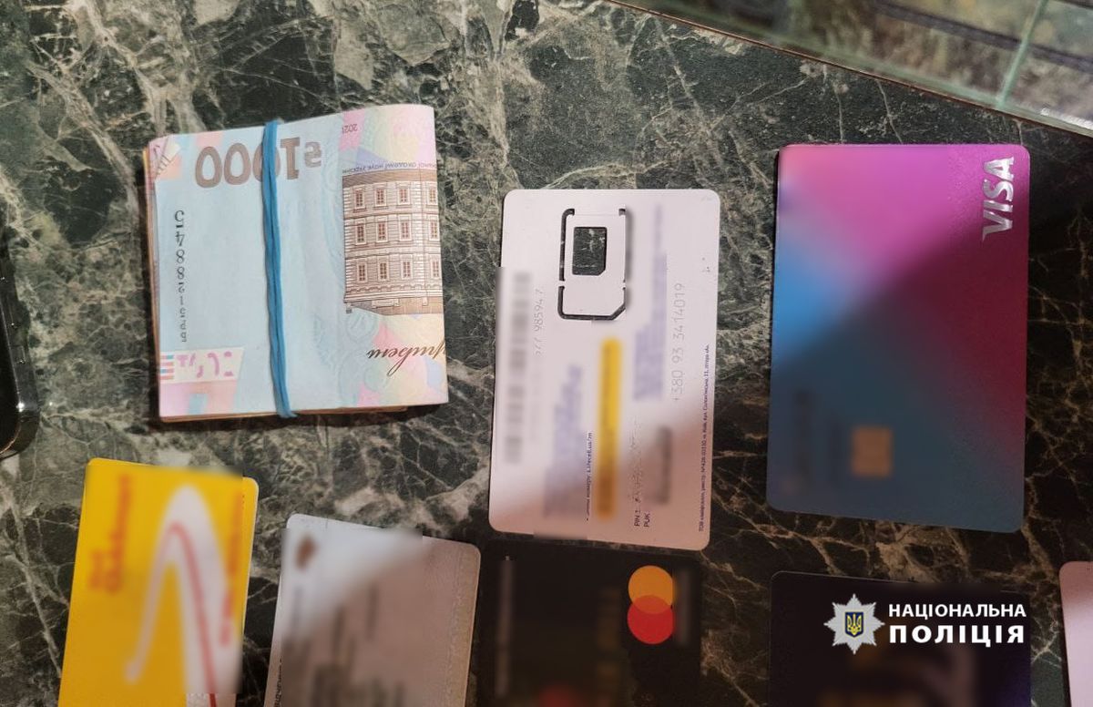 Поліція затримала трьох лучан, які шантажували людей інформацією про особисте життя