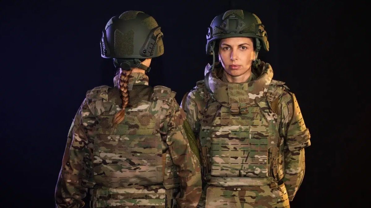 «Українська броня» представила перший анатомічний бронекостюм для жінок в ЗСУ