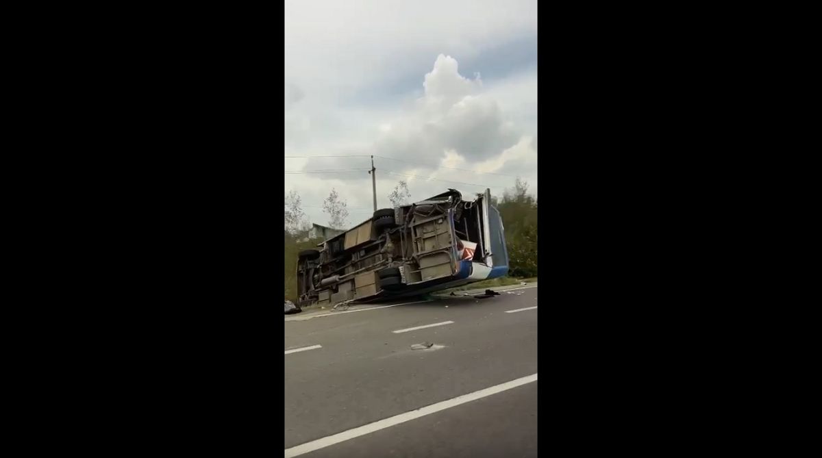 На Львівщині внаслідок ДТП перекинувся автобус із пасажирами