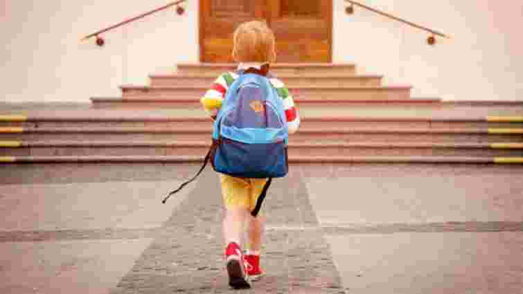 Що покласти у рюкзак школяра для комфортного перебування в укритті: поради батькам