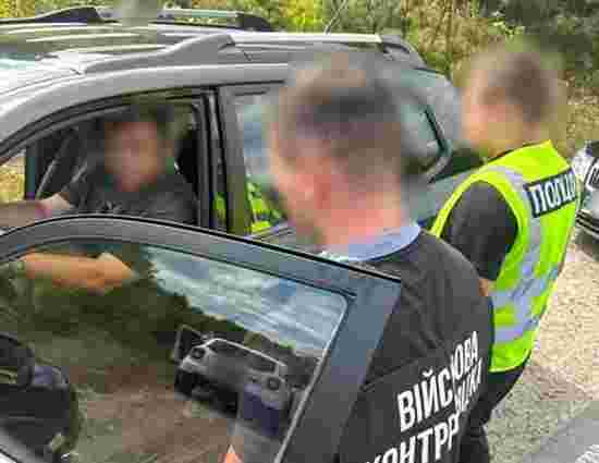 За допомогу ухилянтам на Тернопільщині затримали екс-посадовця районного військкомату
