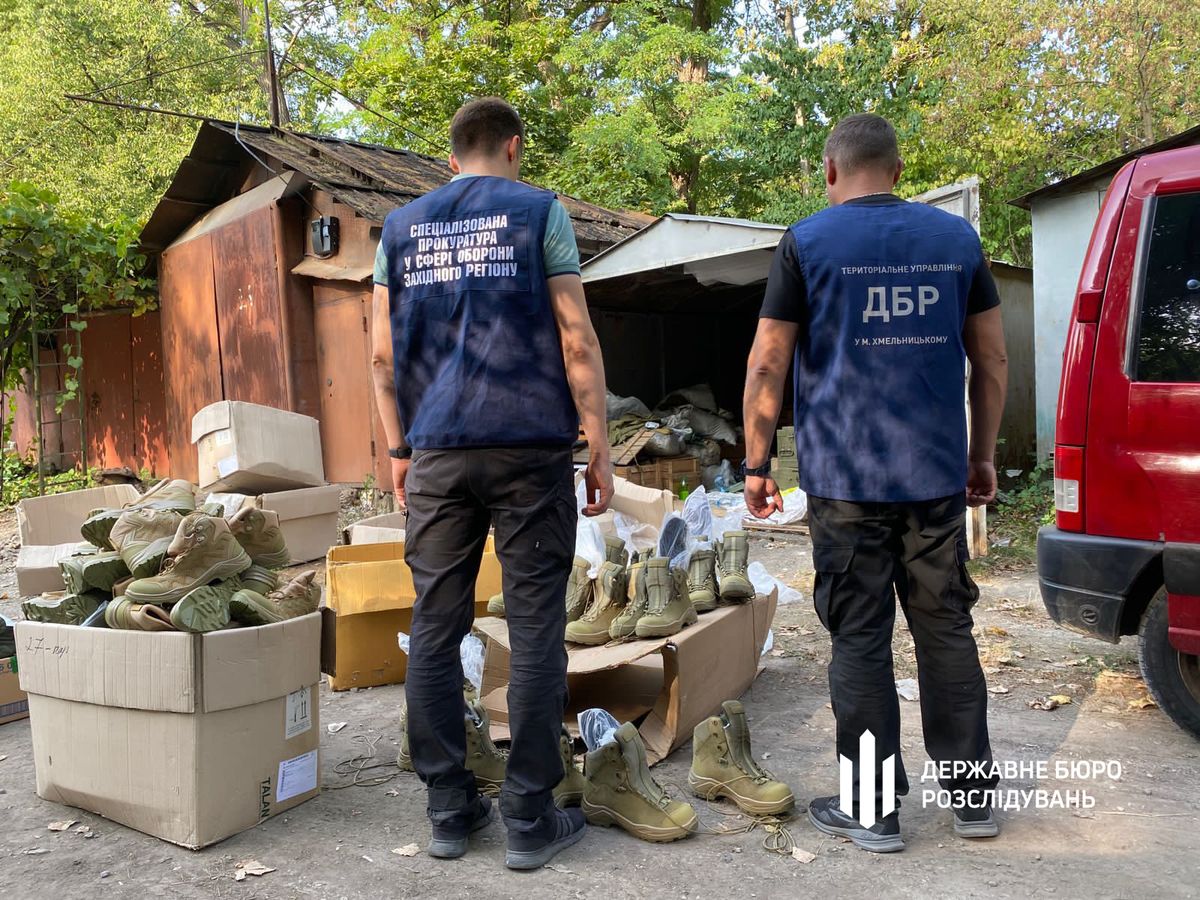 На Хмельниччині двоє військових крали з частини амуніцію і продавали онлайн