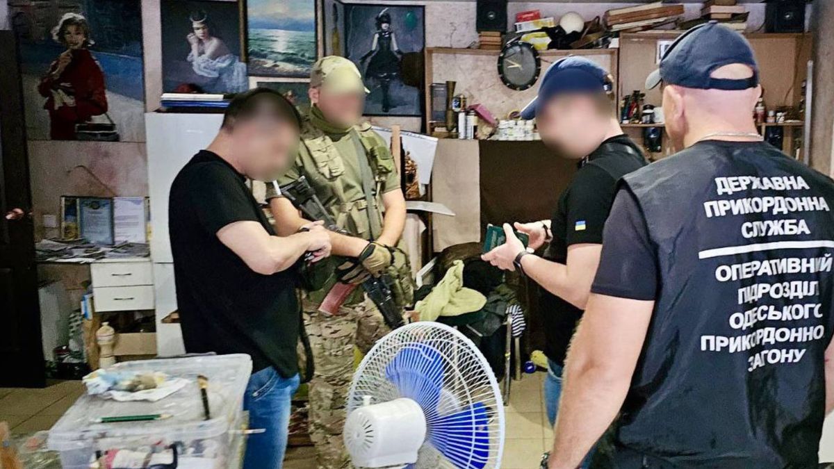 На Одещині ветеран-мистецтвознавець нав'язував російську пропаганду учням 