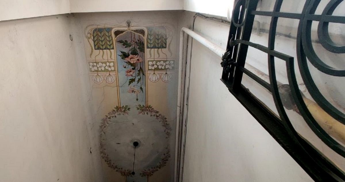У під’їзді львівської кам’яниці виявили цінні сецесійні розписи
