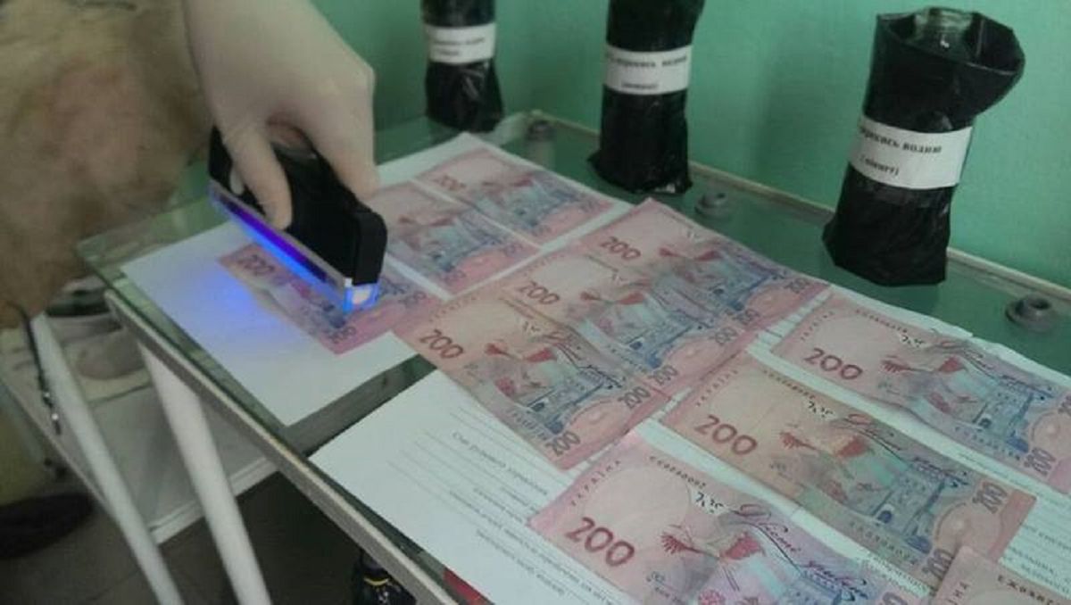 Суд звільнив від покарання затриманого на хабарі лікаря з Кам'янця-Подільського 