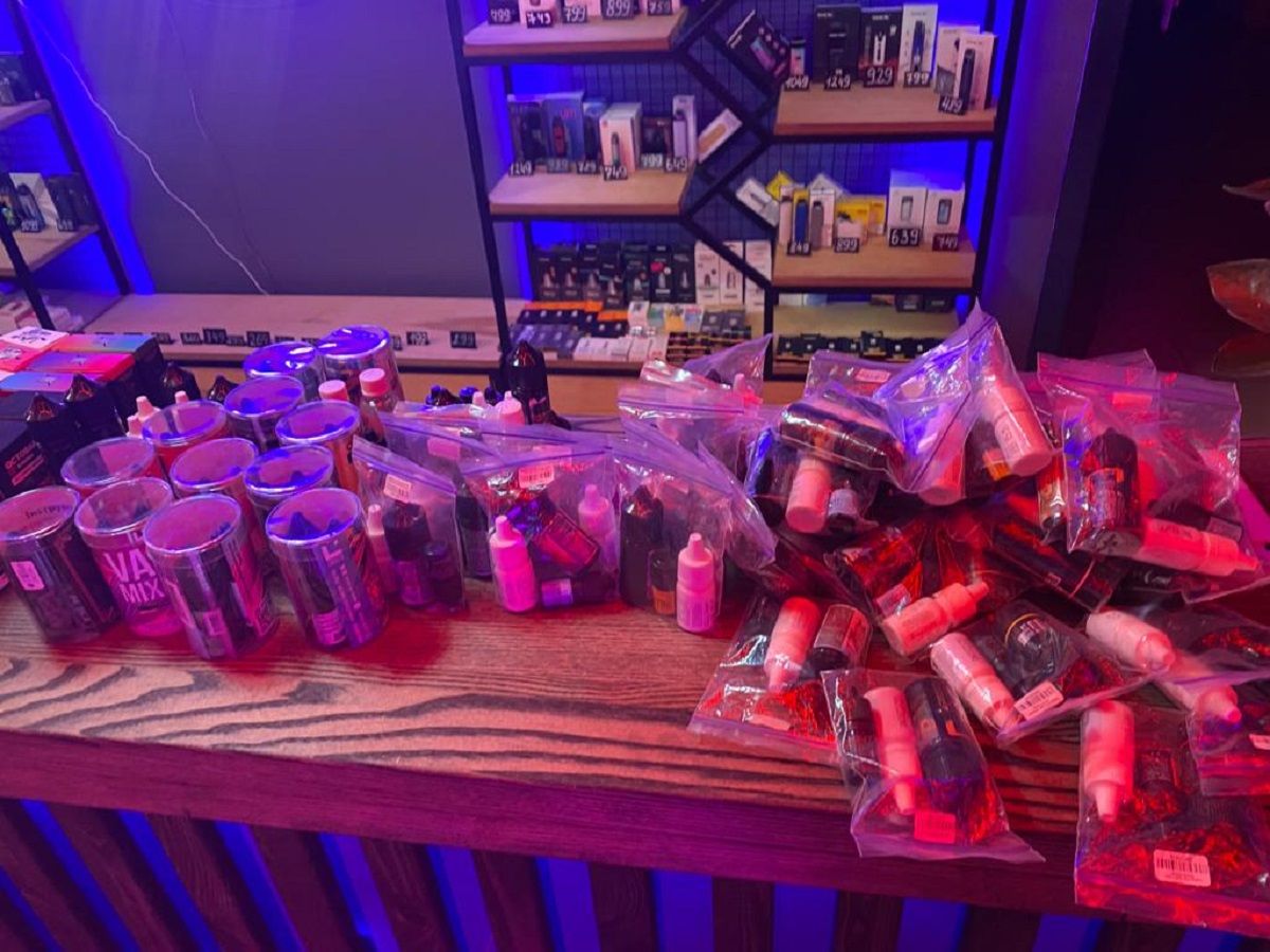 У підприємця з Рівненщини вилучили незаконно виготовлені вейпи на 1 млн грн