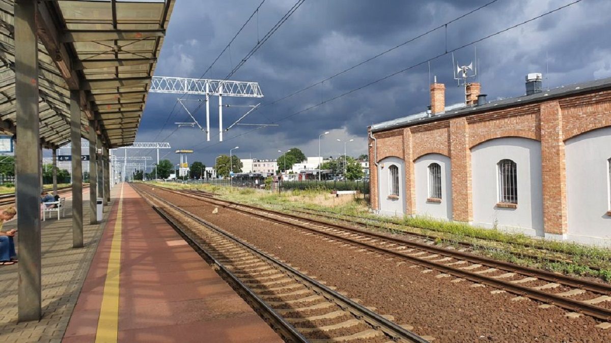 У Польщі 14-річний українець загинув на залізниці, рятуючи подругу