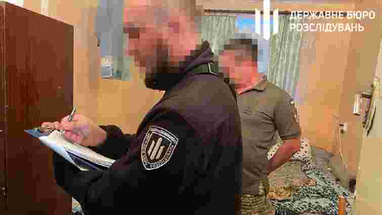 Посадовця ТЦК на Рівненщині викрили на постачанні наркотиків військкому