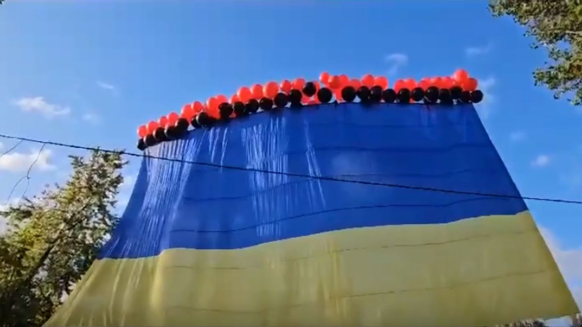 Бійці ЗСУ запустили прапор України в небо над Донецьком 