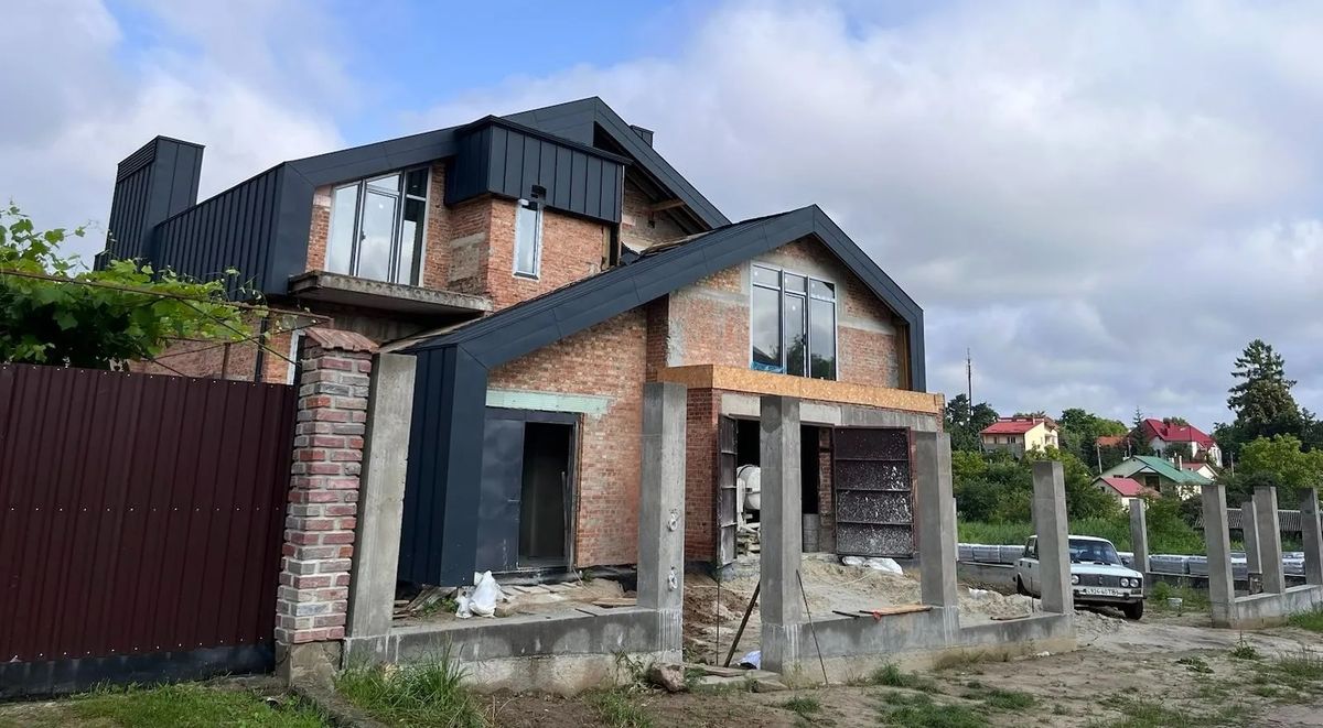 НАЗК передало у поліцію справу про подарований сину львівського військкома будинок у Брюховичах