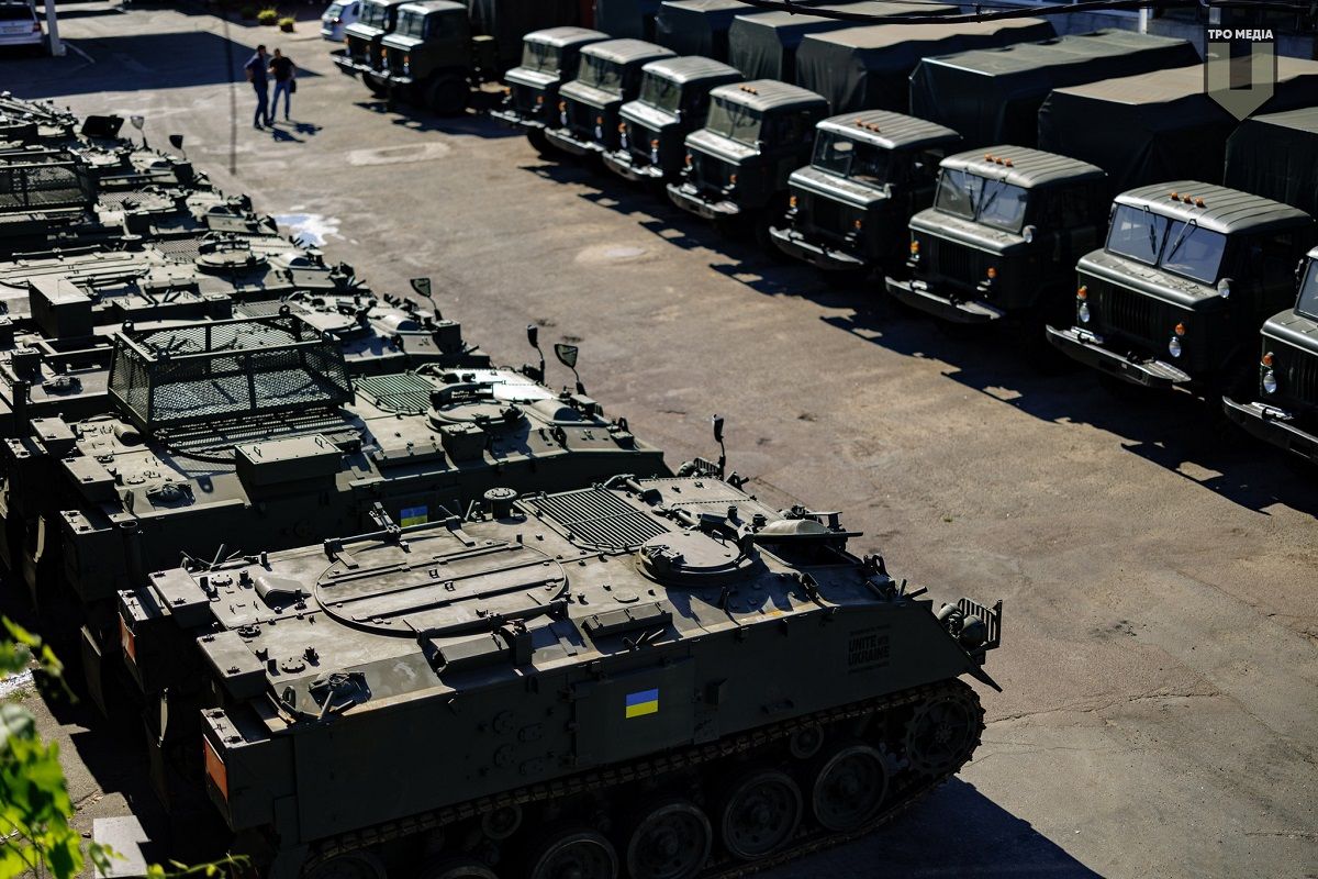 Світовий конгрес українців купив для Сил ТрО 15 британських бронетранспортерів
