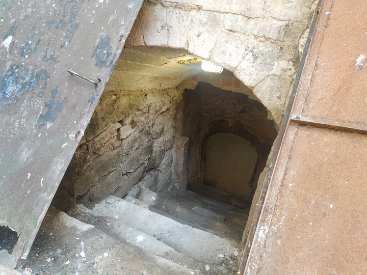 Вхід до підвалу (Фото ZAXID.NET)