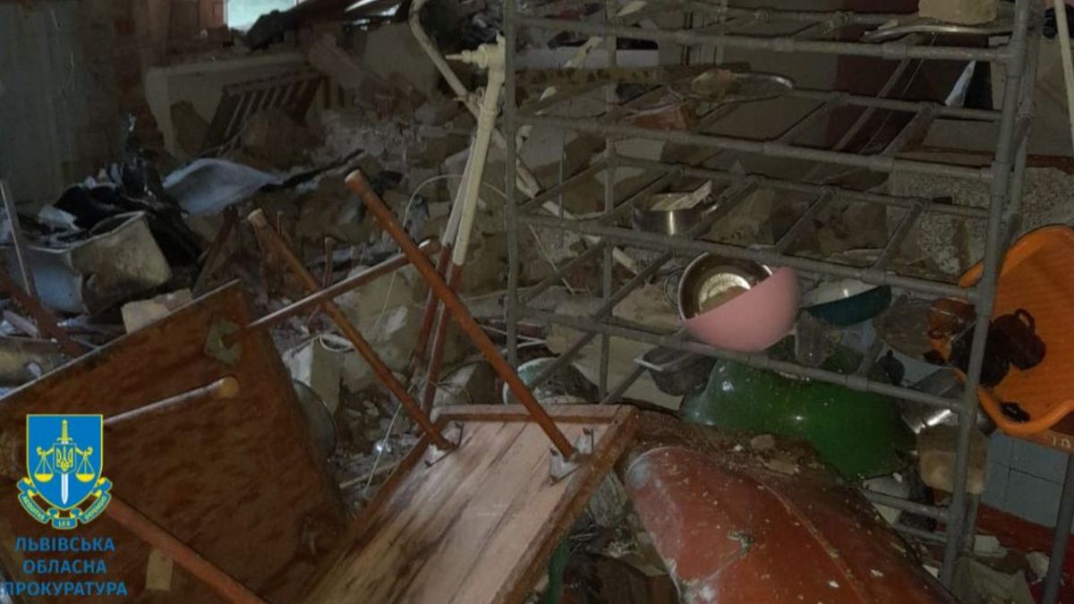 Поліція розслідує нічний вибух в одній зі шкіл Самбора 