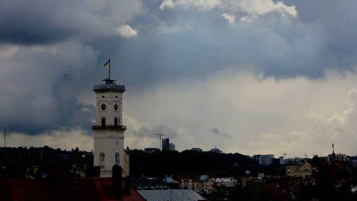 Львів’ян попереджають про грозу і сильний вітер