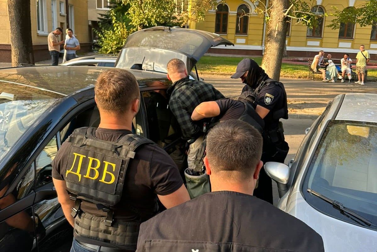 У Тернополі затримали посередника, який допомагав чоловікам ухилятися від мобілізації  