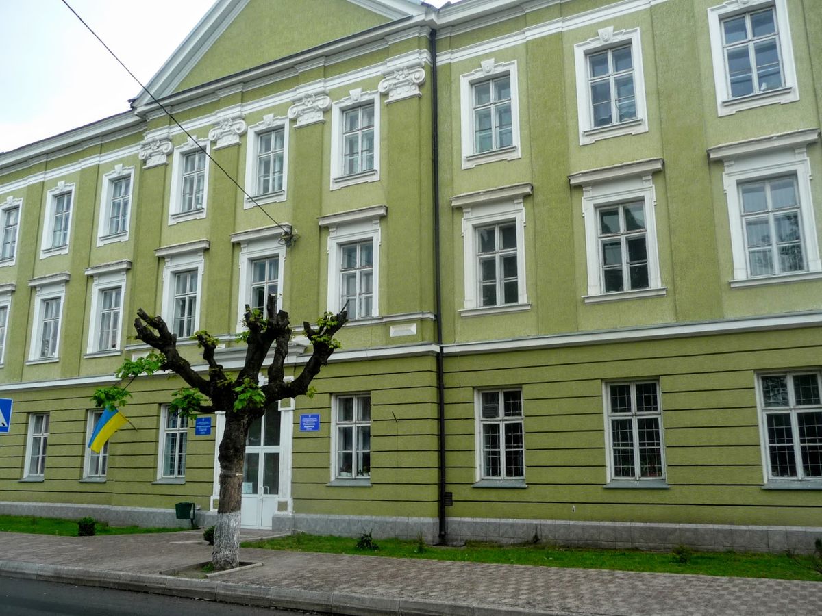 Суд покарав медсестру районної лікарні на Львівщині за 4500 доларів хабара