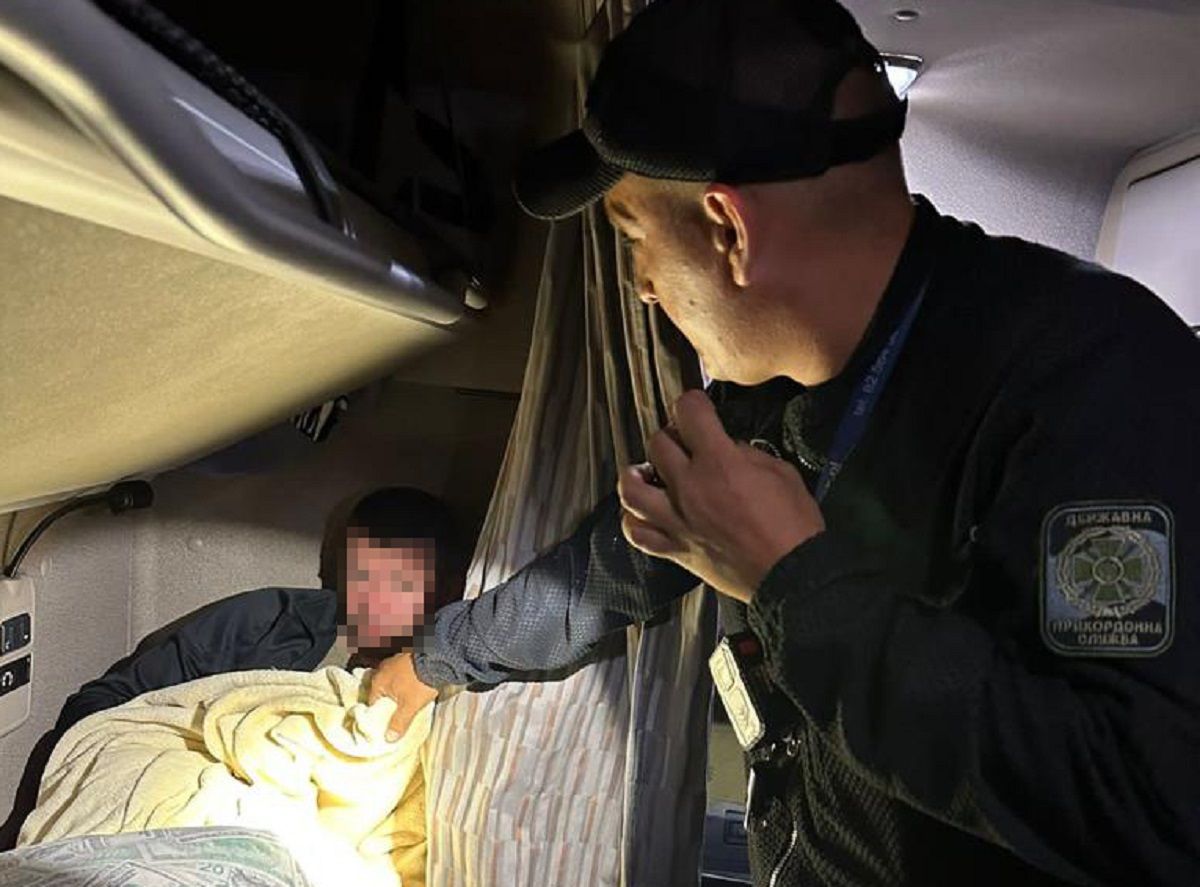 Суд оштрафував далекобійника на 204 тис. грн за перевезення ухилянта під ковдрами