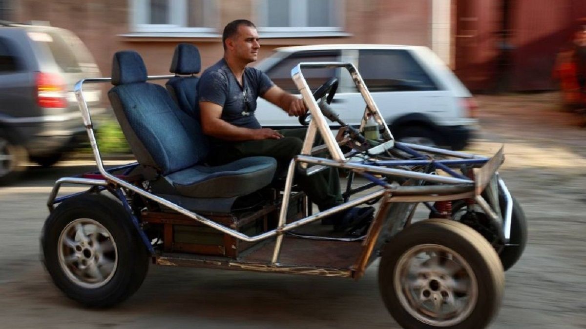 Учні та майстри львівського училища розробили електробагі для військових