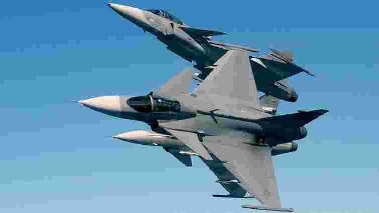 Українські пілоти завершили навчання на шведських винищувачах Gripen