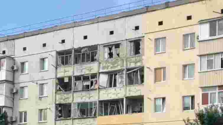 Російські окупанти вдарили по житлових багатоповерхівках у Новій Каховці