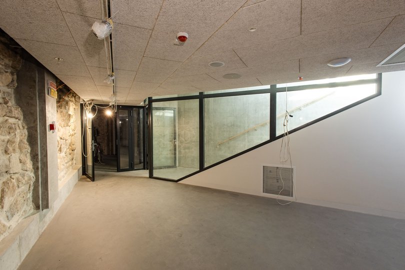 Сучасні та історичні елементи поєднуються в інтер'єрі Jam Factory Art Center