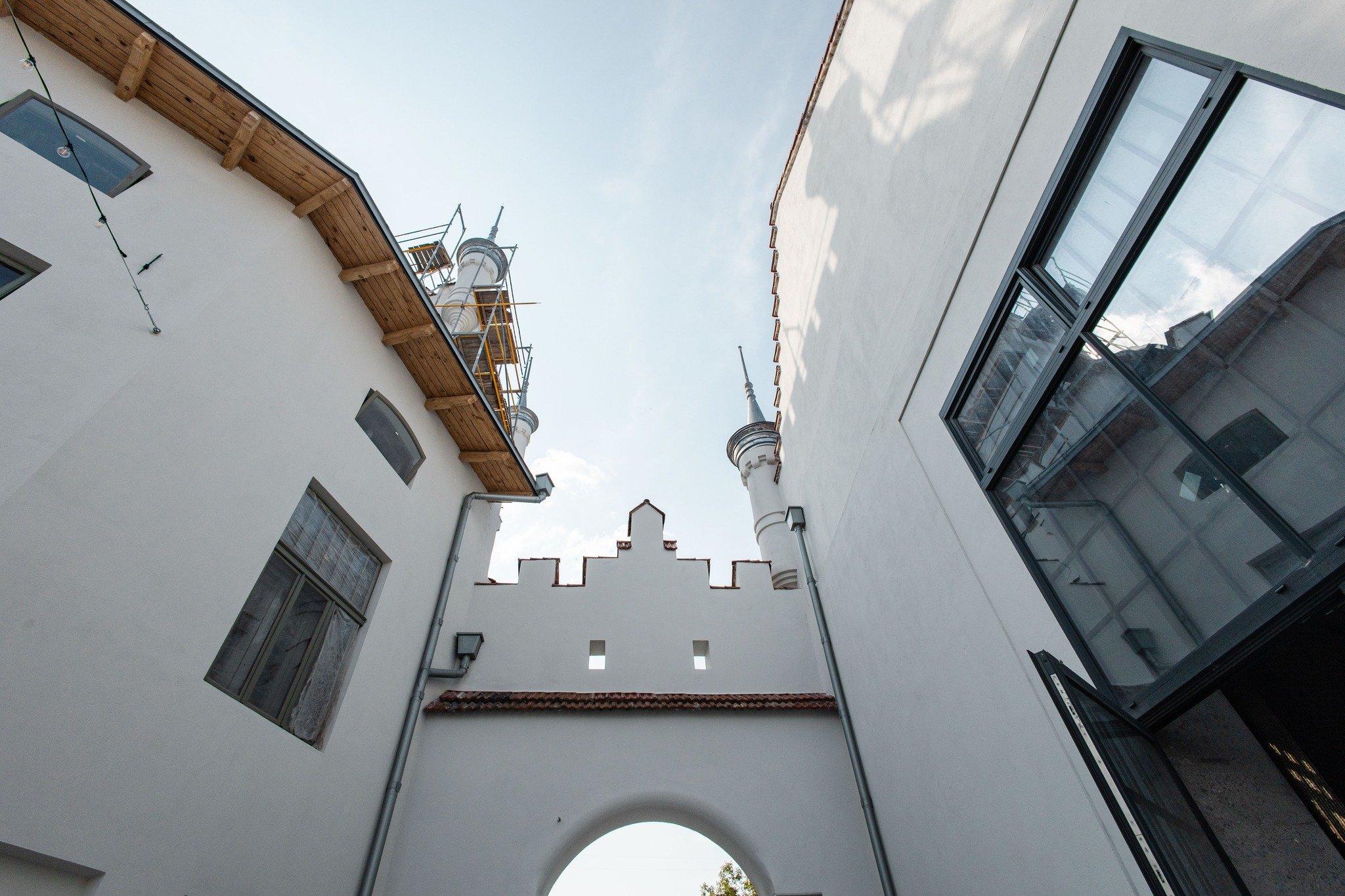 Вхідна брама Jam Factory Art Center