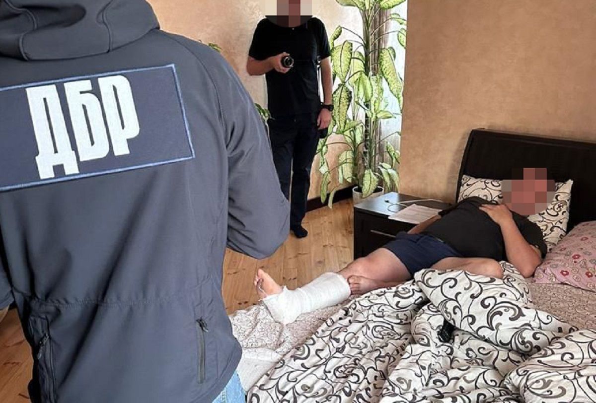 Поліцейського з Рівненщини викрили на переправленні ухилянтів за кордон