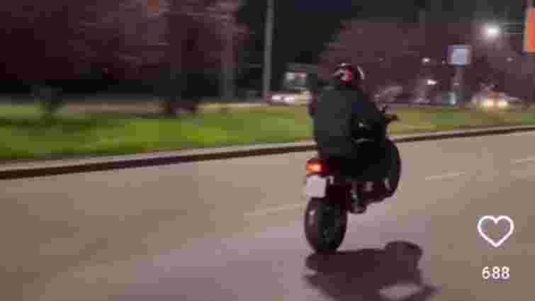 Львівські поліцейські оштрафували мотоцикліста, переглянувши відео порушення в Instagram