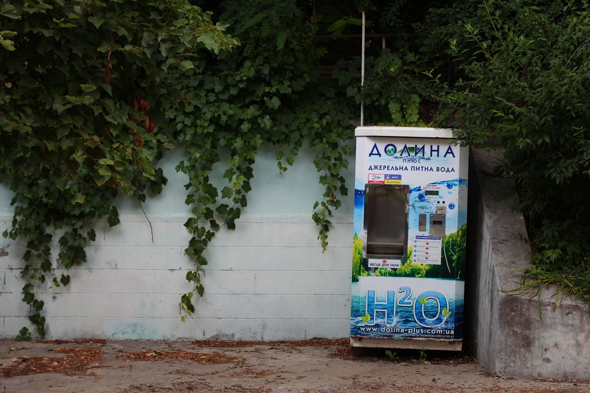 Буковинця засудили за систематичне обкрадання автоматів з питною водою