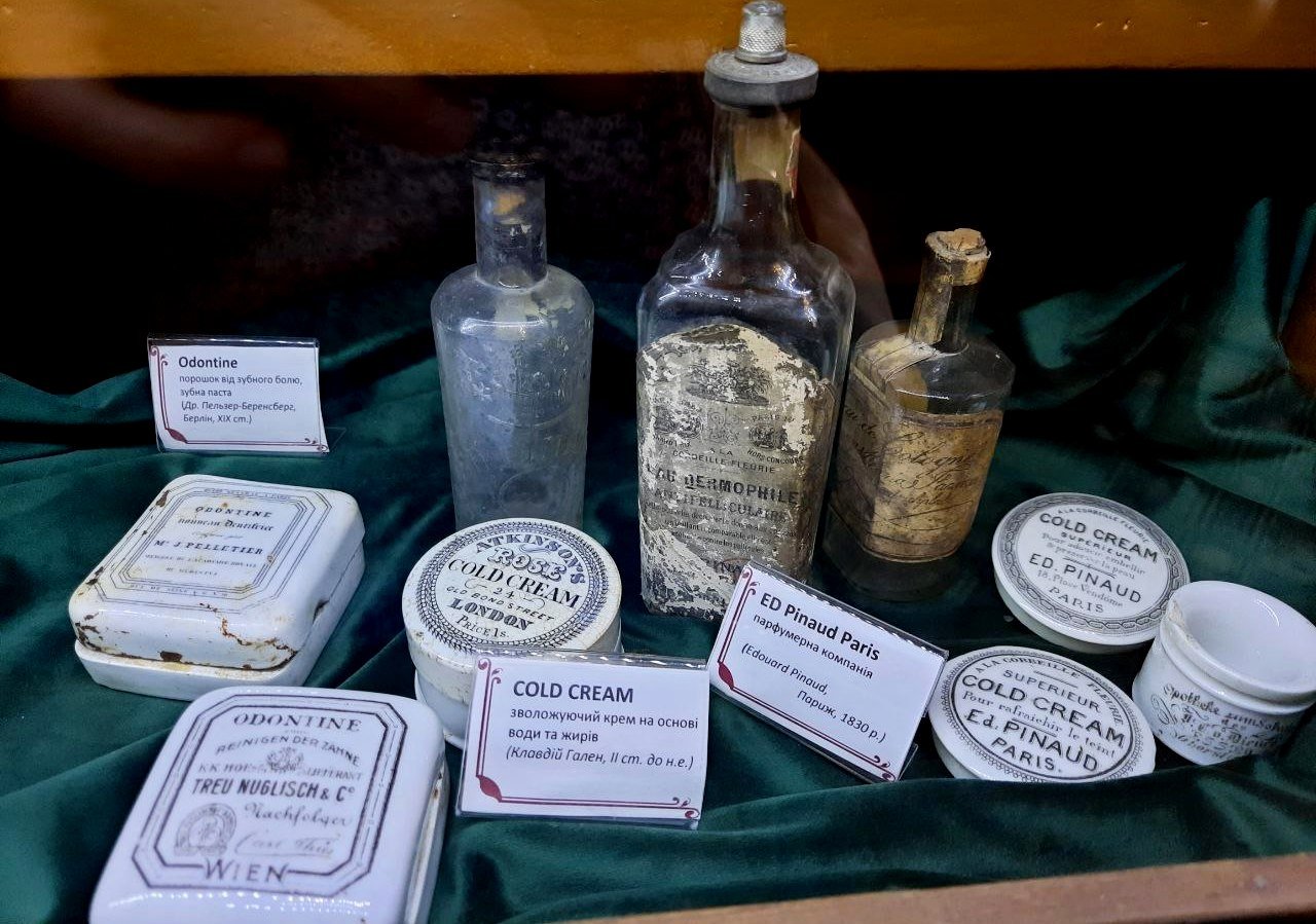 Аптечна косметика минулих століть (фото ZAXID.NET)